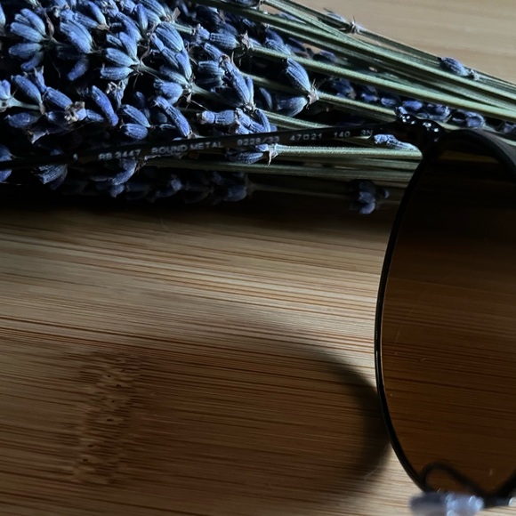 Ray-Ban Round Metal Sunglasses 2022 - Picture 5 of 5